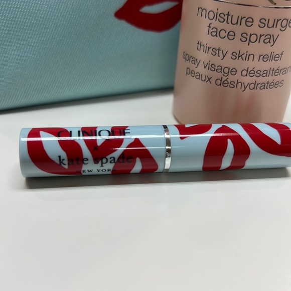 Clinique makeup & skincare bundle (4 items) - Picture 12 of 12